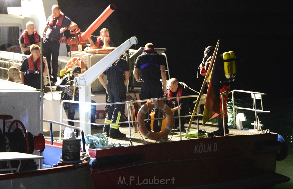 Havarie Wassereinbruch Motorraum beim Schiff Koeln Niehl Niehler Hafen P346.JPG - Miklos Laubert